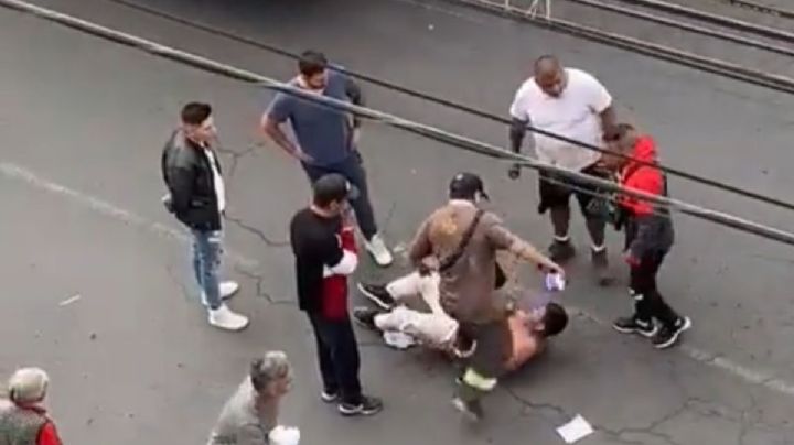 Captan brutal golpiza a presunto asaltante en calles de la GAM (Video)