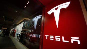 Tesla reporta una caída de ventas, su primer descenso anual en nueve años