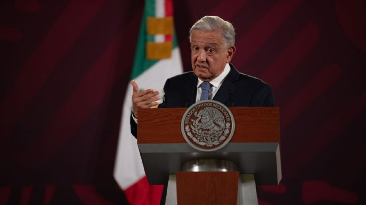 "Grotesco y absurdo" que digan que con los libros de texto se inyectará el virus del comunismo: AMLO