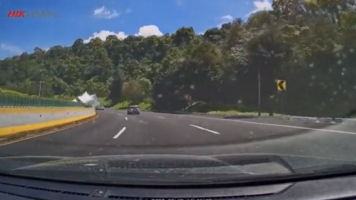 Video muestra cómo se volcó un trailer en la México-Cuernavaca en La Pera