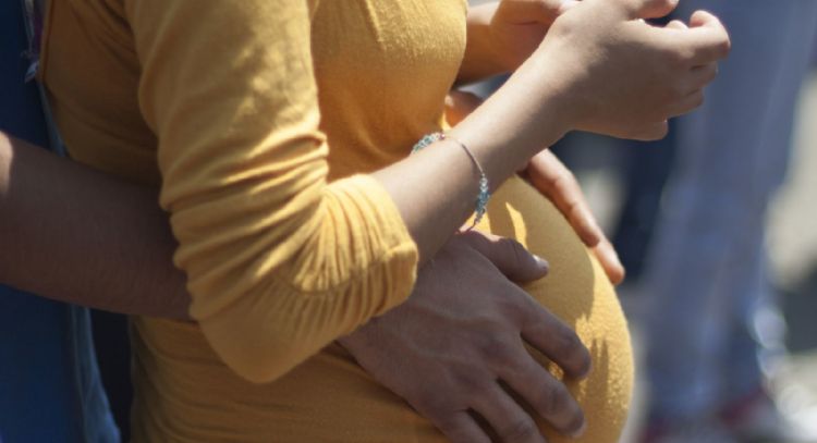 Hijos de divorciados ganan menos y enfrentan más riesgo de embarazos adolescentes y cárcel