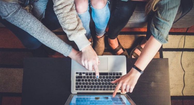Un 70% de los jóvenes busca en Internet sus síntomas para saber qué le sucede