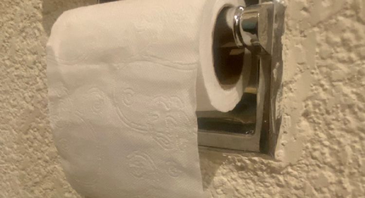 Limpiarse la nariz con papel de baño podría provocar graves daños a la salud