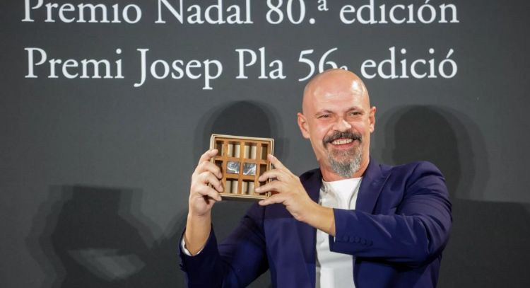 Bajo tierra seca, el libro ganador del Premio Nadal de Novela 2024