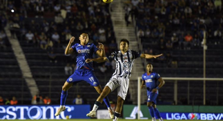 Cruz Azul cae con Pachuca, en amargo regreso al estadio que fue su casa por más de 2 décadas