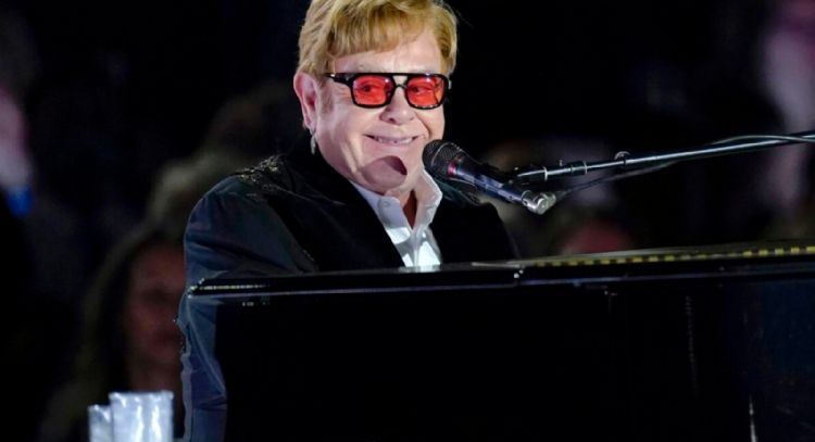 Elton John alcanza el estatus de EGOT gracias a su Emmy