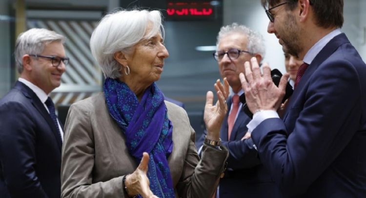 Lagarde advierte sobre riesgos de recortar las tasas demasiado pronto