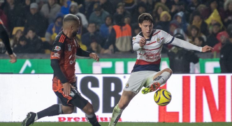Tigres derrota a Chivas y Rayados vence a Santos