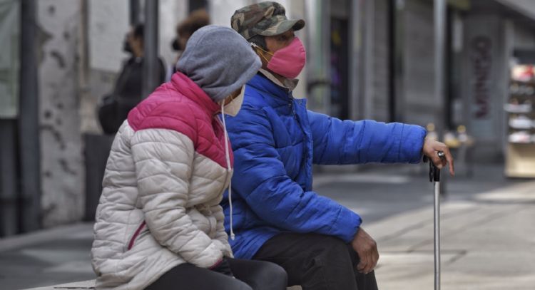 Cómo mantenerse saludable durante la temporada de resfriados, influenza y covid-19