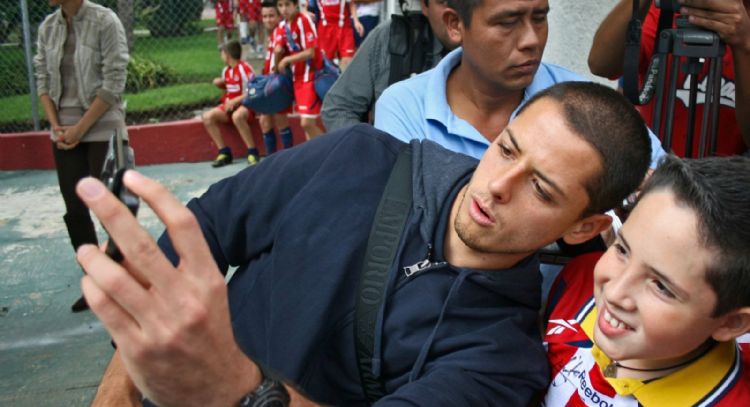 Aseguran que Chicharito será nuevo jugador de las Chivas y lo presentarán el sábado