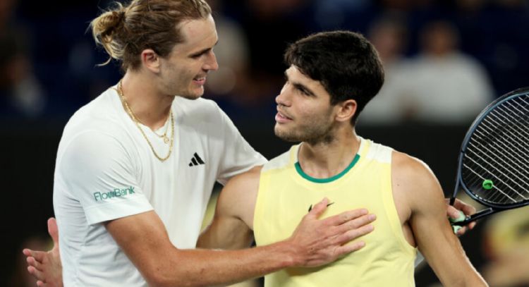 Alcaraz eliminado, Zverev y Medvedev jugarán plaza en la final del Abierto de Australia