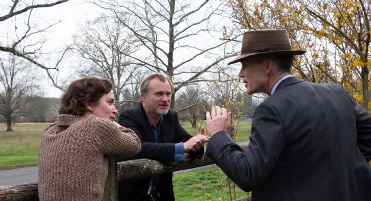 Christopher Nolan sobre el éxito de "Oppenheimer" en los Oscar: "A veces te montas a una ola"