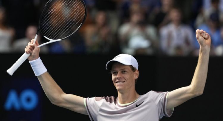 Sinner da la sorpresa y elimina a Novak Djokovic en semis del Abierto de Australia