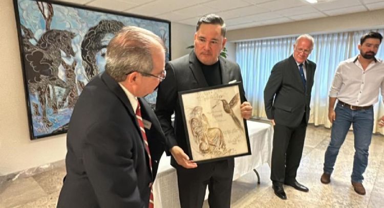 Cuba reconoce a líder de maquiladoras por impulso cultural de la isla