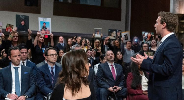 Mark Zuckerberg comparece ante el Congreso de EU y se disculpa por el daño de las redes sociales