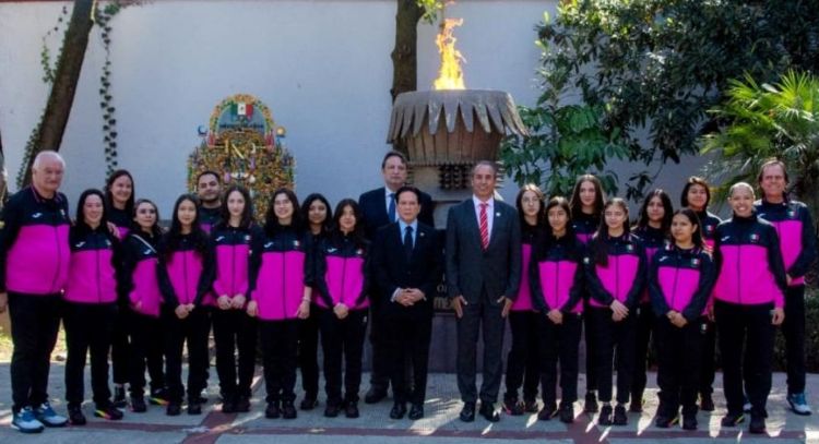 Abanderan al equipo femenil de hockey sobre hielo para Juegos Olímpicos de la Juventud