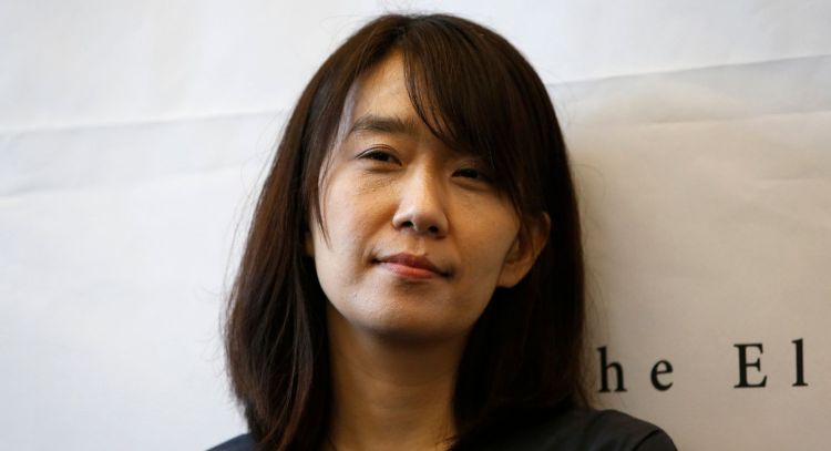 Han Kang gana el Nobel de Literatura por su "intensa prosa poética"