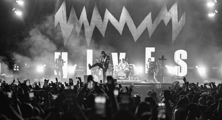 The Hives, explosiva noche de rock en el Palacio de los Deportes (Videos)