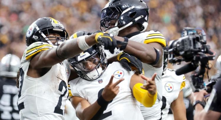 Primer juego de 100 yardas terrestres de Harris lleva a Steelers a victoria 32-13 sobre Raiders