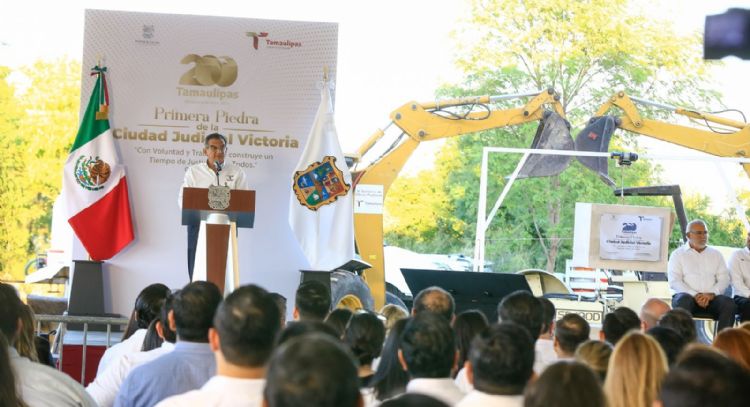 Coloca Américo Villarreal primera piedra de la Ciudad Judicial en Victoria