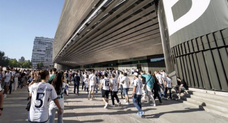 Real Madrid y FC Barcelona son los clubes con más aficionados fuera de su país