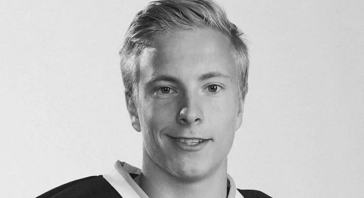Asesinan a Janne Puhakka, el primer jugador de hockey sobre hielo en hacer púbica su homosexualidad