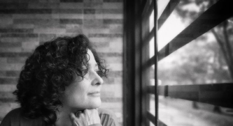 Pilar Quintana, la novelista de “La perra”, y su reedición