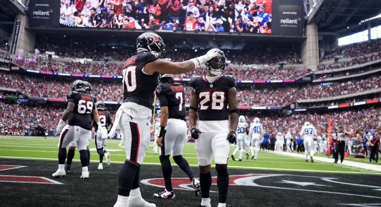 Stroud lanza pase de TD, Mixon suma anotación y los Texans superan a los Colts 23-20
