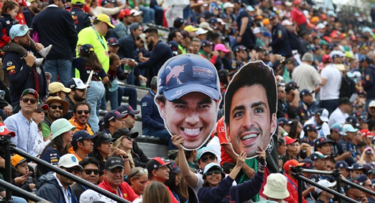 Checo Pérez vive un fin de semana de pesadilla y su futuro con Red Bull parece estar en el aire