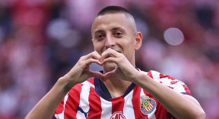 “Piojo” Alvarado fue el jugador de Chivas que lanzó el explosivo a la prensa; pide disculpas