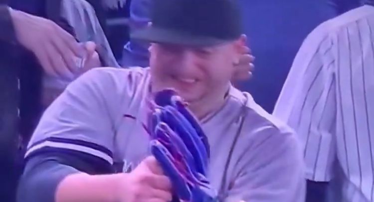 Vetan a fans que agredieron a Mookie Betts para el juego 5 de la Serie Mundial
