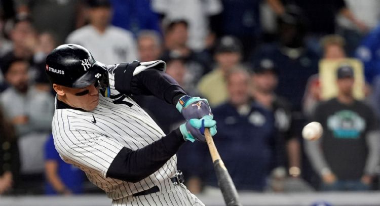 Judge rompe la mala racha de bateo, luego comete error para remontada de Dodgers