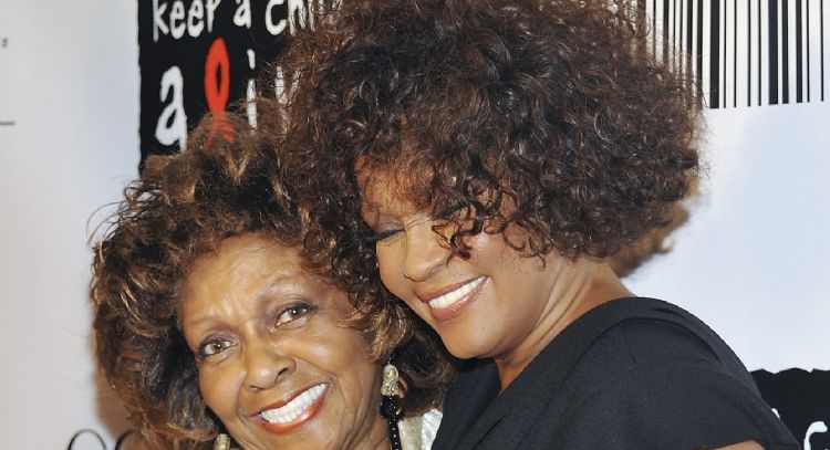 Cissy Houston, cantante de góspel galardonada y madre de Whitney Houston, muere a los 91 años