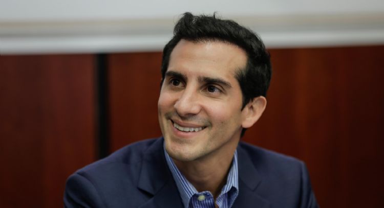Rommel Pacheco da marcha atrás a la era de Ana Guevara: mantendrá becas