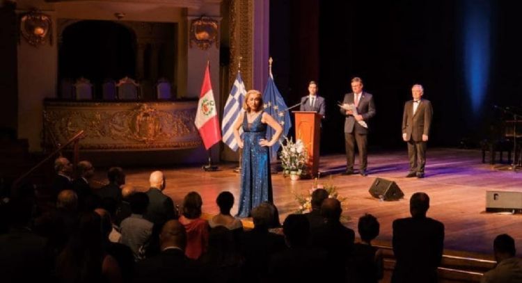 Alexandra Gravas canta “Horizontes” en Bellas Artes