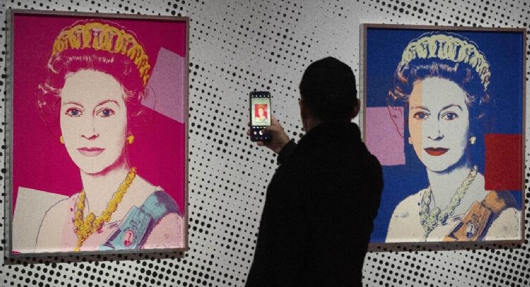 Ladrones "amateur" roban 2 serigrafías de Warhol y dañan 2 más en atraco en galería neerlandesa