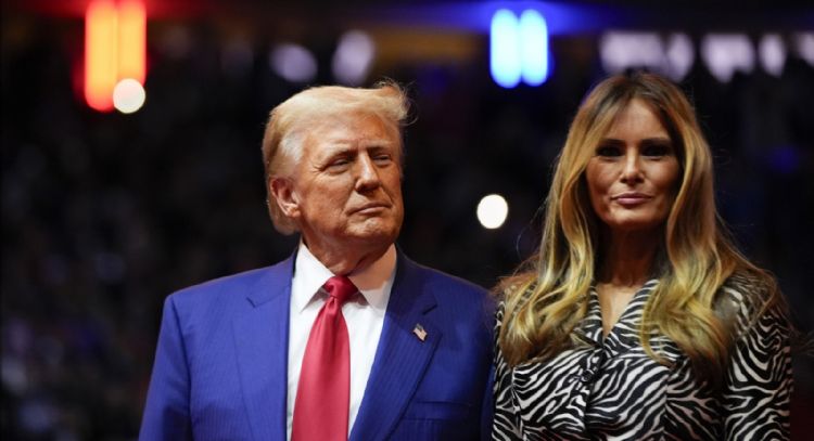 Melania Trump niega cualquier vínculo con Epstein y asegura que no fue presentada por él a su esposo