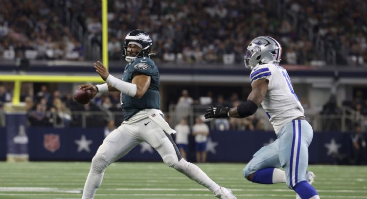Eagles aplastan 34-6 a unos desacertados Cowboys sin Prescott