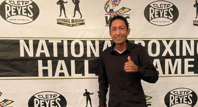 “Él no quiere que lo vean así”: Excampeón de boxeo mexicano batalla contra el cáncer