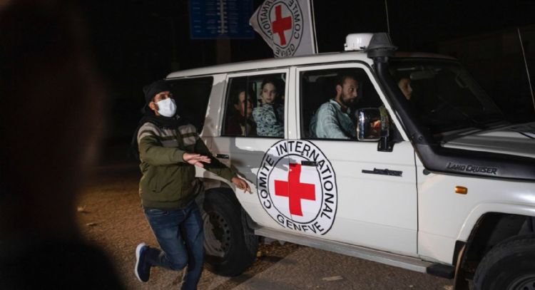 Al menos 27 palestinos asesinados cerca del centro de distribución de ayuda en Gaza, según médicos