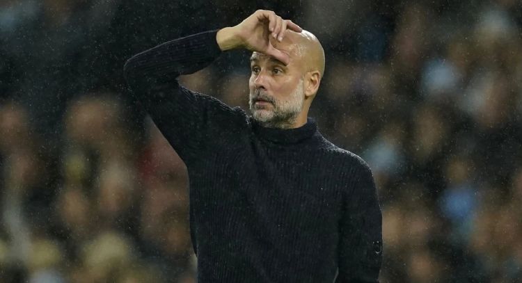 Guardiola responde a cánticos de la afición del Liverpool con gesto polémico tras sumar sexta derrota