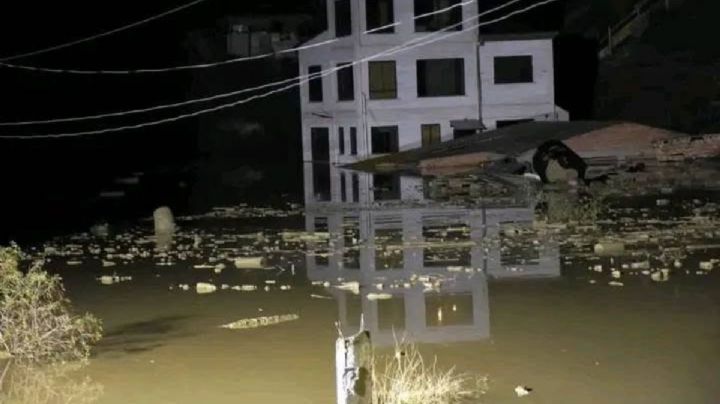 Primeras lluvias provocan avalancha de lodo en un barrio de La Paz, Bolivia sin víctimas (Video)