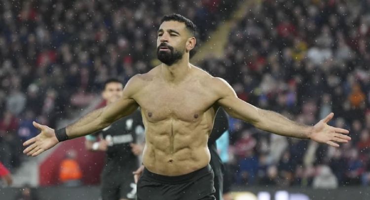 Doblete de Salah deja a Liverpool 8 puntos adelante en la Premier League