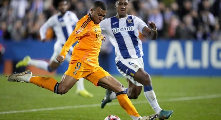 Mbappé marca y el Madrid se acerca al Barcelona en la liga española