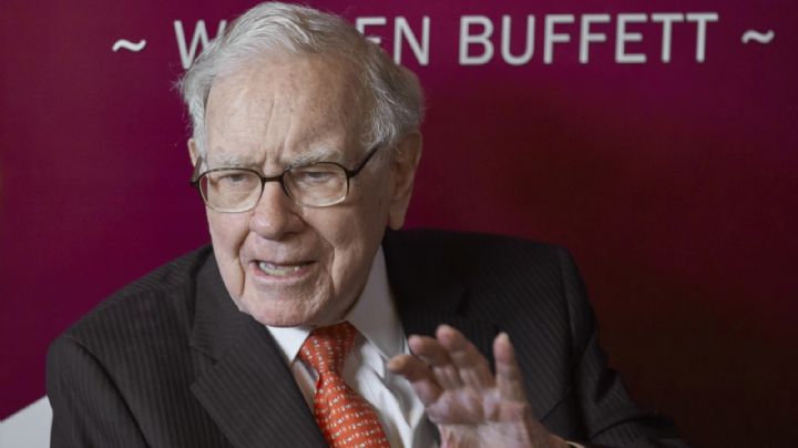 Warren Buffett sorprende a los accionistas al anunciar que se retira a finales de año