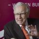 Warren Buffett sorprende a los accionistas al anunciar que se retira a finales de año