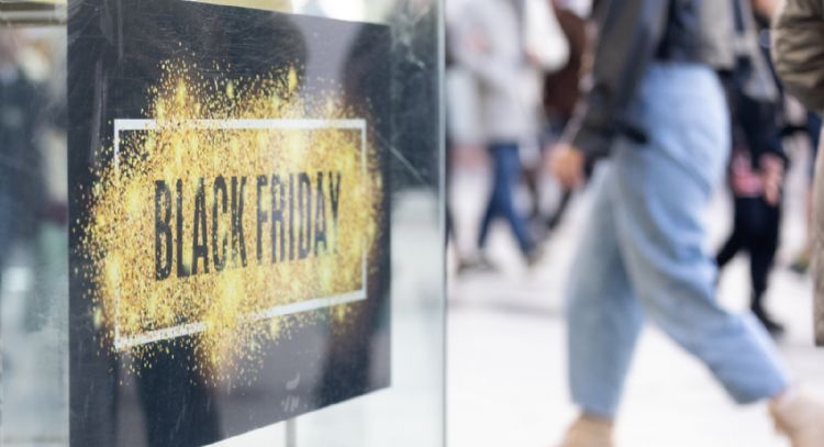Estafas por Black Friday no disuaden: 7 de cada 10 compradores arriesgan seguridad online por descue