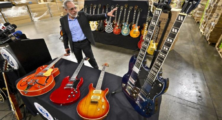 CBP incauta más de 3 mil guitarras Gibson falsas en el puerto de Los Ángeles