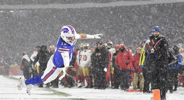 Josh Allen anota por aire, tierra y recibiendo para que Bills aplastaran 35-10 a 49ers