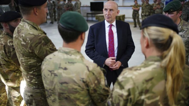 Gobierno británico compensará a veteranos homosexuales